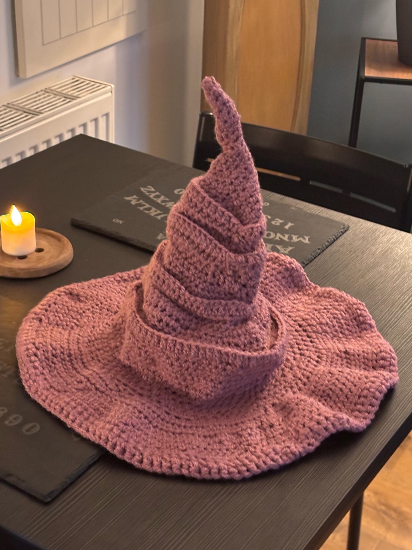 crocheted witches hat - pink