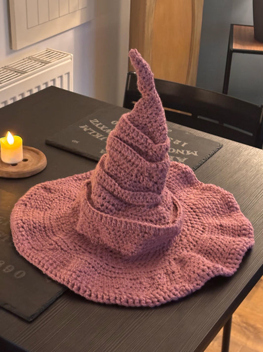 crocheted witches hat - pink