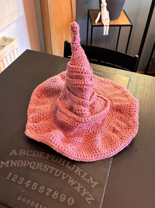 crocheted witches hat - pink